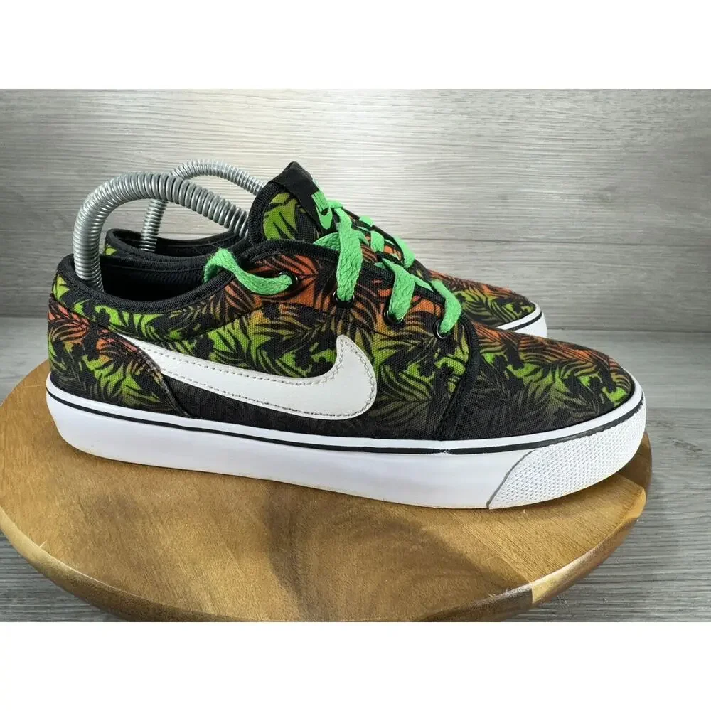 NIKE Kids Toki Low Canvas - size 6.5 Youth 631558 009 Jungle Safari
